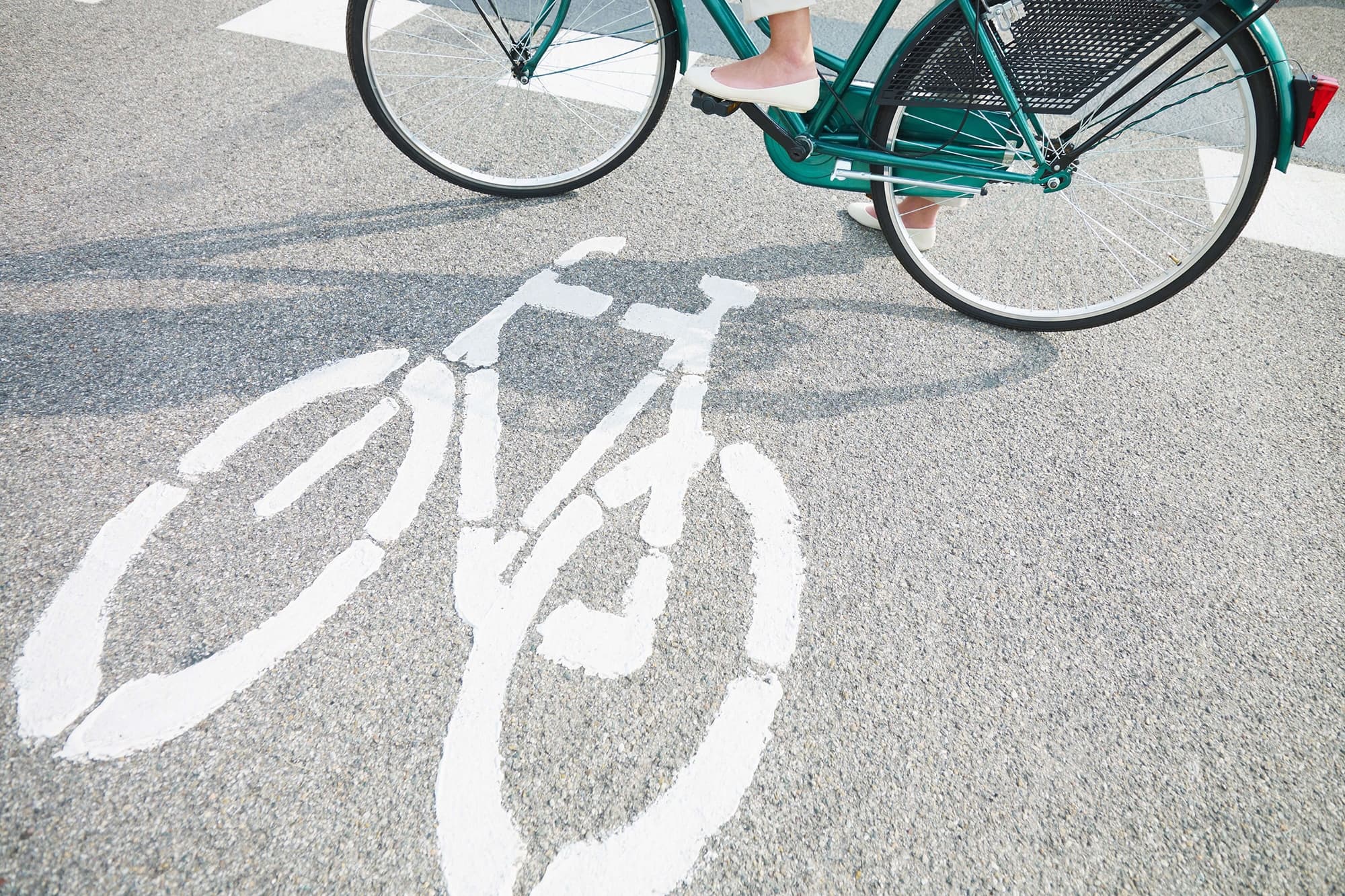 自転車標識と自転車のイメージ